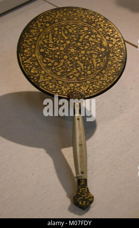 Spiegel mit Split-blatt Palmette Design mit Gold. Abmessungen: H. 9 3/8