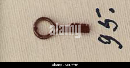 Dieser historische Schlüssel aus Metall wurde wahrscheinlich zur Sicherung von Türen oder Gegenständen verwendet und zeigt Design und Material, das auf seine Zeit hinweist. Stockfoto