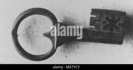 Dieser Metallschlüssel wurde zur Sicherung von Türen oder Truhen verwendet und reflektierte funktionale und Sicherheitsobjekte aus historischen Epochen. Stockfoto