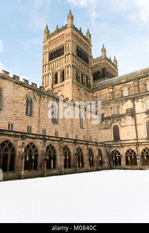 Winter Blick auf Durham Cathedral Kreuzgang, England, Großbritannien Stockfoto
