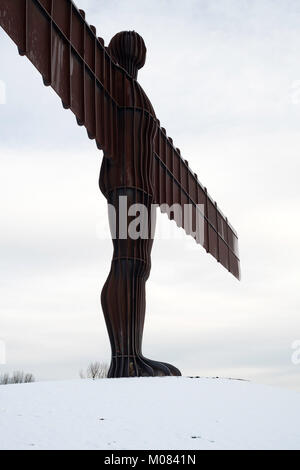 Winter Schnee an der Basis der Engel des Nordens Skulptur, Gateshead, North East England, Großbritannien Stockfoto