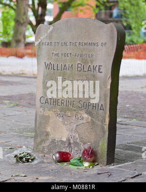 William Blake's Grabstein in Bunhill Fields, einem ehemaligen Begräbnisstätte, in Islington, London, UK Stockfoto