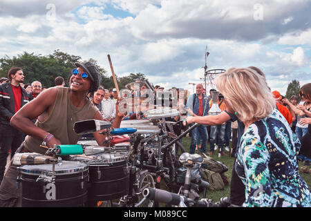 Berlin, Deutschland, 10. September/2017 Menschen ihren Sonntag Tanzen genießen im Mauerpark. Stockfoto