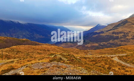 Wandern in der herrlichen Landschaft der schottischen Highlands in der Nähe von Kinlochleven im Winter können die unvorsichtige Wanderer durch schnellen und heftigen Wetter ändert Stockfoto