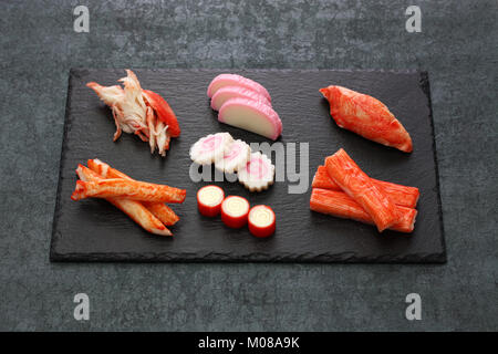 Vielzahl von surimiprodukten, imitation Crab Sticks, japanisches Essen Stockfoto
