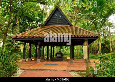 Singapur, Singapur - 11. Dezember 2017. Grab von Keramat Iskandar Shah am Fort Canning in Singapur, mit Vegetation. Stockfoto