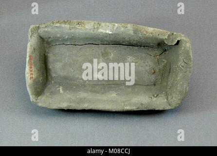 Dieses Modell aus Tutanchamuns Einbalsamierungslager ist ein Miniaturobjekt, das für rituelle Zwecke verwendet wird und Handwerkskunst und religiöse Praktiken im alten Ägypten veranschaulicht. Stockfoto