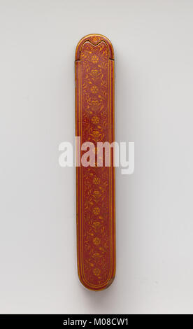 Diese lackierte Stiftbox demonstriert feine Holzdetails, Handwerkskunst und Lacktechniken, die in funktionalen und dekorativen Kunstobjekten verwendet werden. Stockfoto