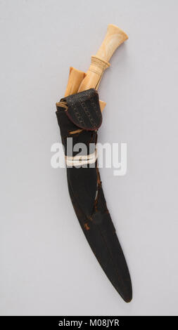 Messer (Kukri) mit Scheide, zwei kleine Messer und Tasche MET 31,12. 829 a-e001 Juni 2014 Stockfoto