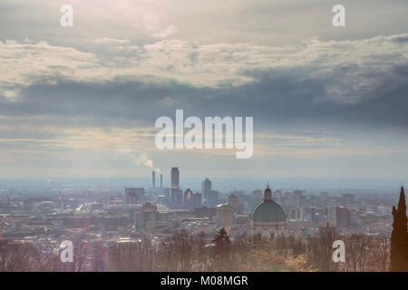 Blick von der Kuppel der Kathedrale von Brescia vom Schloss aus gesehen. Stockfoto