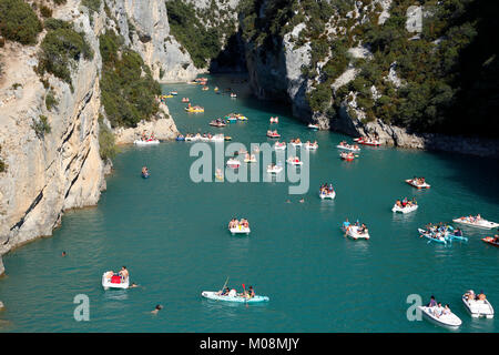 Gorges du Verdon von der Brücke über den Lac de Sainte-Croix, Provence, Frankreich Stockfoto