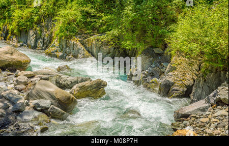 Wasserfälle Stange (gilfenklamm), Ratschings, Bozen in Südtirol, Italien. Hölzerne Brücken und Landebahnen führen durch den Canyon Stockfoto