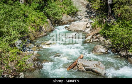 Wasserfälle Stange (gilfenklamm Ratschings,) in der Nähe von Bozen in Südtirol, Italien localed. Hölzerne Brücken und Landebahnen führen durch den Canyon und geben eine sp Stockfoto