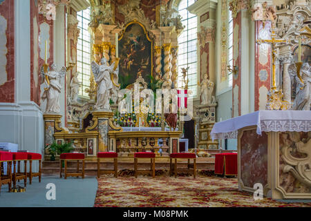 Varna in Bozen, Südtirol, Italien, 25. Mai 2017: Innenraum der Augustiner Chorherren Kloster Abbazia di Neustift localed in Varna, Bolzan Stockfoto