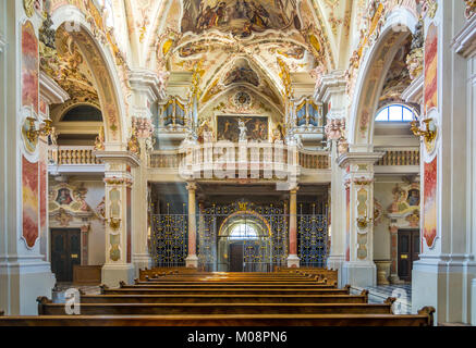 Varna in Bozen, Südtirol, Italien, 25. Mai 2017: Innenraum der Augustiner Chorherren Kloster Abbazia di Neustift localed in Varna, Bolzan Stockfoto