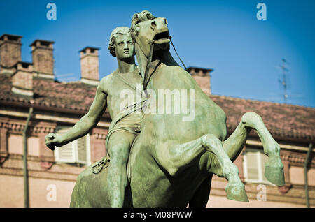 Statue im Königlichen Palast Eingang, 1844 Castor, Turin, Italien Stockfoto