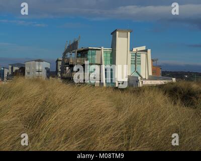 Millennium Coastal Park Visitor Center und Cafe im Norden Dock auf Llanelli Meer Stockfoto