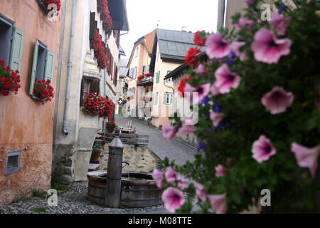 Brunnen auf den Straßen von Guarda, Schweiz Stockfoto