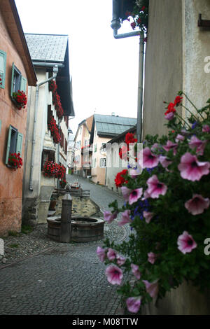 Brunnen auf den Straßen von Guarda, Schweiz Stockfoto