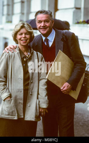 LENNART NILSSON schwedische Fotograf und Autor mit seiner Frau Catharina in New York USA Stockfoto