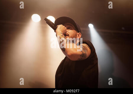 Der beliebte deutsche Rapper und Hip-Hop-Künstler Casper führt ein Live Konzert in das Freizeitzentrum West (FZW) in Dortmund. Deutschland, 03/10 2014. Stockfoto