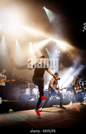 Der beliebte deutsche Rapper und Hip-Hop-Künstler Casper führt ein Live Konzert in das Freizeitzentrum West (FZW) in Dortmund. Deutschland, 03/10 2014. Stockfoto