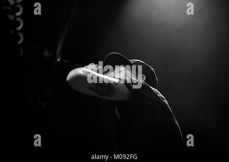 Der beliebte deutsche Rapper und Hip-Hop-Künstler Casper führt ein Live Konzert in das Freizeitzentrum West (FZW) in Dortmund. Deutschland, 03/10 2014. Stockfoto