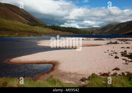 Der südöstlichen Ecke des Loch Muick im Glen Muick auf der Balmoral-plantage südlich von Braemar und Ballater, Aberdeenshire Scotland Stockfoto