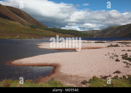 Der südöstlichen Ecke des Loch Muick im Glen Muick auf der Balmoral-plantage südlich von Braemar und Ballater, Aberdeenshire Scotland Stockfoto