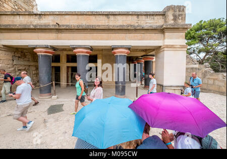 Wiederaufbau des Dolphin Fresken von Arthur Evans, Megaron der König und die von Säulen getragenen Vorhalle im Palast von Knossos, Knossos, der minoischen Archäologische s Stockfoto