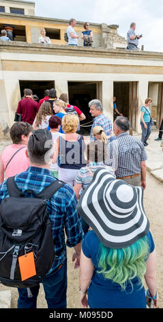 Touristische Warteschlangen, touristische Stau vor Teile der Minoischen Tempelanlage von Knossos, der Palast von Knossos, Knossos antike Stadt, Heraklion, Knosso Stockfoto