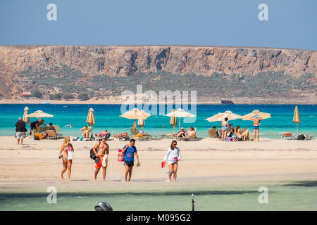 Blick auf den Traumstrand Balos, dahinter Insel Gramvoussa, Balos Strand, Sandstrand, der Halbinsel Gramvousa, Kreta, Griechenland, Europa, Chania, Europa, C Stockfoto