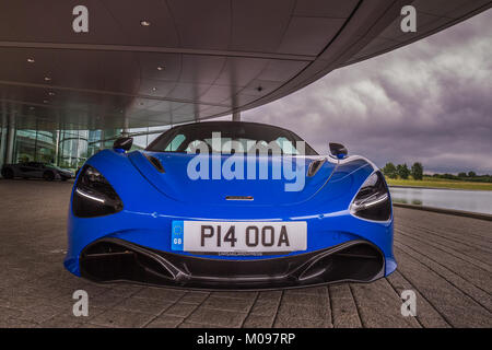 McLaren 720S bei MTC Woking Stockfoto