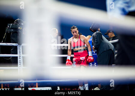 Norwegen, Bergen - Juni 9, 2017. Die norwegische professionelle Boxer Cecilia Brækhus (dargestellt) und argentinischen Erica Farias treffen sich in den Kampf, die Schlacht von Bergen in Bergen. (Foto: Gonzales Foto - Jarle H. Moe). Stockfoto