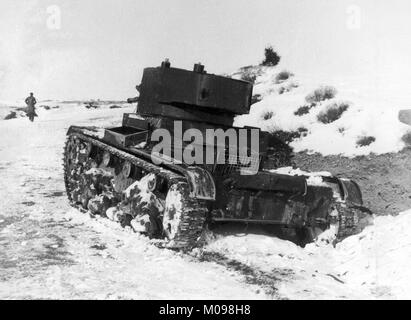 Republikanische T-26 Panzer in der Schlacht von Teruel während des Spanischen Bürgerkriegs im Dezember 1937