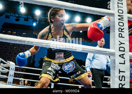 Norwegen, Bergen - Juni 09., 2017. Die norwegische professionelle Boxer Cecilia Brækhus und argentinischen Erica Farias (dargestellt) treffen sich in den Kampf, die Schlacht von Bergen in Bergen. (Foto: Gonzales Foto - Jarle H. Moe). Stockfoto