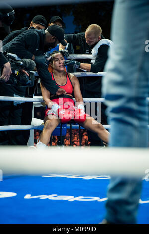 Norwegen, Bergen - Juni 9, 2017. Die norwegische professionelle Boxer Cecilia Brækhus (dargestellt) und argentinischen Erica Farias treffen sich in den Kampf, die Schlacht von Bergen in Bergen. (Foto: Gonzales Foto - Jarle H. Moe). Stockfoto