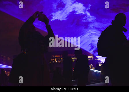 Getreidespeicher Square, London, UK. 19. Januar, 2018. Daan Roosegaarde: Waterlicht Getreidespeicher Square, Kings Cross. Lumiere London Festival. Die Lumiere London Arts Festival. Quelle: Matthew Chattle/Alamy leben Nachrichten Stockfoto