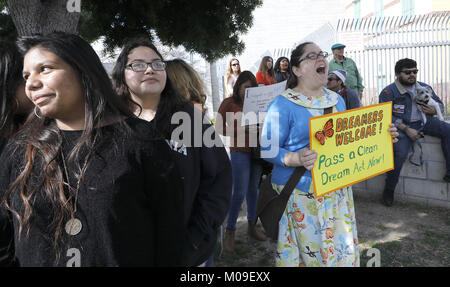 San Diego, Kalifornien, USA. 19 Jan, 2018. DACalifornia Unterstützer in San Diego inszenierten eine Sammlung an Officer Jeremy Henwood Memorial Park in Stadt Höhen Plädoyer für die Verabschiedung des Gesetzes in vollem Umfang. Quelle: John gastaldo / ZUMA Draht/Alamy leben Nachrichten Stockfoto