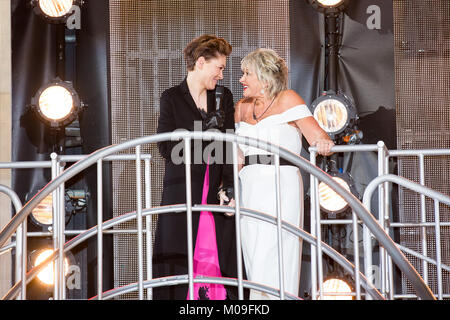 Borehamwood, Großbritannien. 19 Jan, 2018. Emma Willis mit Maggie Oliver. Maggie hat den zweiten Mitbewohner aus dem Haus vertrieben, nachdem Rachel Johnson Credit: Laura De Meo/Alamy Leben Nachrichten. Stockfoto