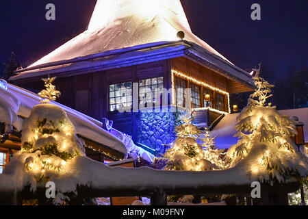 Rovaniemi, Finnland. 19 Jan, 2018. Foto auf Jan. 19, 2018 zeigt das Aufleuchten der Santa Claus Village, gelegen am Polarkreis in Rovaniemi, Finnland. Credit: Sergei Stepanov/Xinhua/Alamy leben Nachrichten Stockfoto