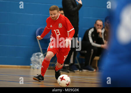 Cardiff, Großbritannien. 19 Jan, 2018. Taube Futsal-EM-Qualifikationsturnier, Aktion aus Wales (in Rot) v Bosnien & Herzegowina in Cardiff Metropolitan University, in Cardiff, South Wales am Freitag, den 19. Januar 2018. pic von Andrew Obstgarten/Alamy leben Nachrichten Stockfoto