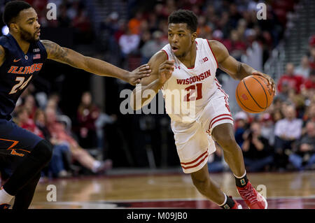 Madison, WI, USA. 19 Jan, 2018. Wisconsin Dachse guard Khalil Iverson #21 in Aktion während der NCAA Basketball Spiel zwischen den Illinois Fighting Illini und die Wisconsin Badgers in der Kohl Center in Madison, WI. Wisconsin besiegt Illinois 75-50. John Fisher/CSM/Alamy leben Nachrichten Stockfoto