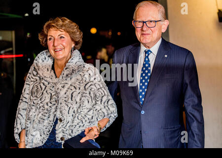 Prinzessin Margriet und ihr Ehemann Pieter Van Vollenhoven am Theater Orpheus für eine Ballettaufführung von Introdans Zum 75. Geburtstag von Prinzessin Margriet feiern in Apeldoorn, Niederlande, 19. Januar 2018. Foto: Patrick Van Katwijk Niederlande/POINT DE VUE, - KEINE LEITUNG SERVICE - Foto: Patrick Van Katwijk/niederländischen Foto Presse/dpa Stockfoto