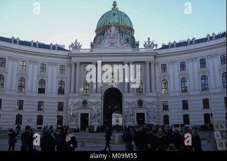 Wien, Österreich. 19 Jan, 2018. Blick von einem der Eingänge der Hofburg in Wien. Credit: Omar Marques/SOPA/ZUMA Draht/Alamy leben Nachrichten Stockfoto