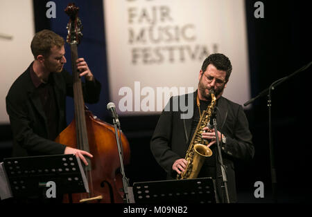 Teheran, Iran. 19 Jan, 2018. Italienische Musiker bei einem Konzert in der letzten Nacht von 33 Fadjr International Music Festival in Teheran, Iran, Jan. 19, 2018. Credit: Ahmad Halabisaz/Xinhua/Alamy leben Nachrichten Stockfoto