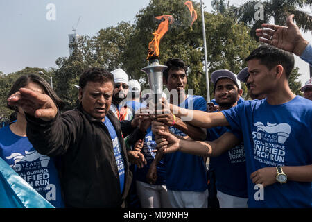 Kolkata, speziellen olympischen in Kalkutta. 20 Jan, 2018. Anders als Abled Aktivisten, Kinder und ihre Eltern nehmen an der Fackellauf für die Speziellen Olympischen in Kolkata, Indien am Jan. 20, 2018. Quelle: Xinhua Foto/Tumpa Mondal/Xinhua/Alamy leben Nachrichten Stockfoto