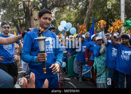 Kolkata, speziellen olympischen in Kalkutta. 20 Jan, 2018. Anders als Abled Aktivisten, Kinder und ihre Eltern nehmen an der Fackellauf für die Speziellen Olympischen in Kolkata, Indien am Jan. 20, 2018. Quelle: Xinhua Foto/Tumpa Mondal/Xinhua/Alamy leben Nachrichten Stockfoto