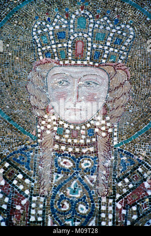 Byzantinisches Mosaik oder Portrait von der byzantinischen Kaiserin Irene von Athen (c) regierte 752-803 797-802, im Süden Galerie der Hagia Sophia Kirche Museum, Sultanahmet, Istanbul, Türkei Stockfoto