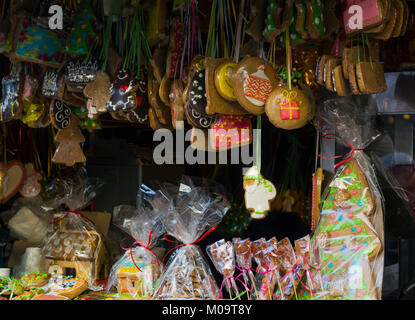 Verschiedene Lebkuchen am Weihnachtsmarkt verkauft am Weihnachtsmarkt Stockfoto